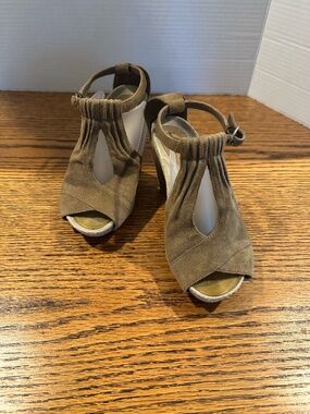 Earthies Veria - Vintage Looking Peep Toe Ankle Strap Size 6.5